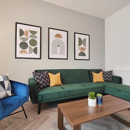 Stott House - Bright Spacious Townhouse 15 Minutes To Central Manchester With Free Parking Βίλα Εξωτερικό φωτογραφία